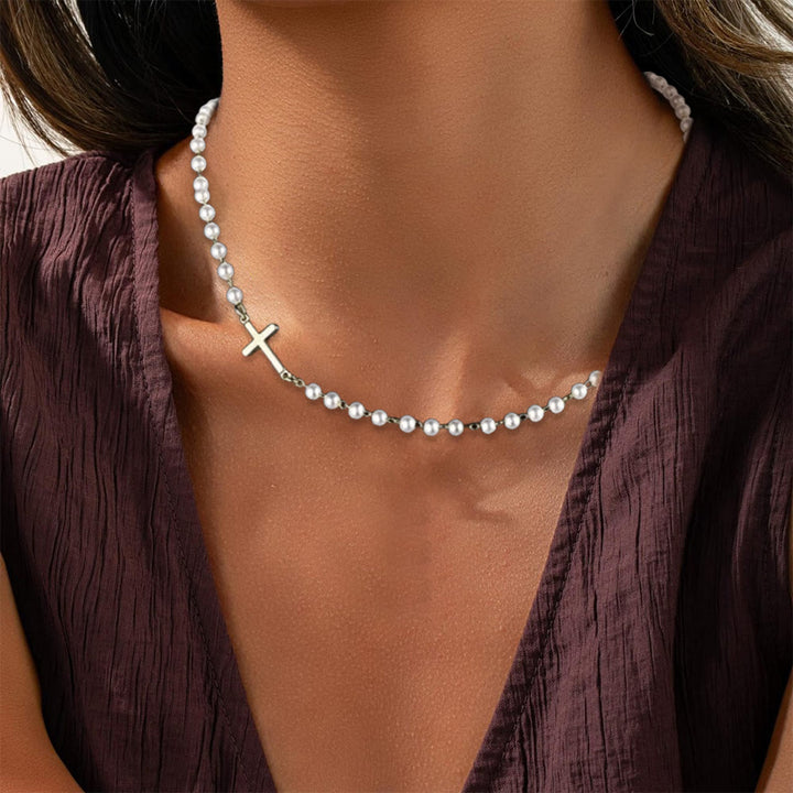 Christianartworkshop Weiße Perlenkette mit Kreuz: Elegante Hingabe & Treue Gnade - image 1