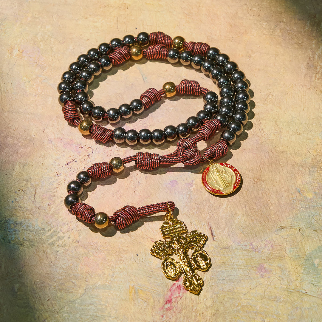 Christianartworkshop Rosenkranz aus bronzefarbenen Perlen mit Vergebungskreuz und St.-Benedikt-Verzierungen - image 3