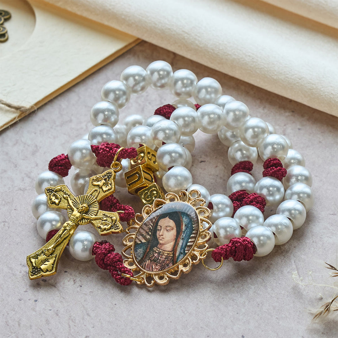 Christianartworkshop Eleganter weißer Rosenkranz nach Maß mit burgunderrotem Paracord und personalisierten JESUS-Buchstaben - image 2