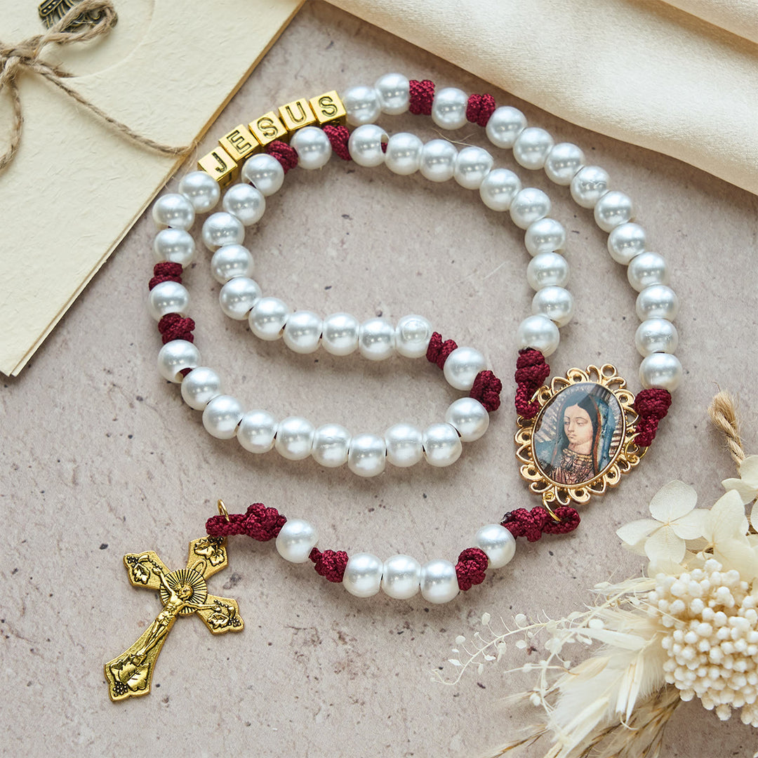 Christianartworkshop Eleganter weißer Rosenkranz nach Maß mit burgunderrotem Paracord und personalisierten JESUS-Buchstaben - JESUS ​​(Keine Sonderanfertigung) - image 0