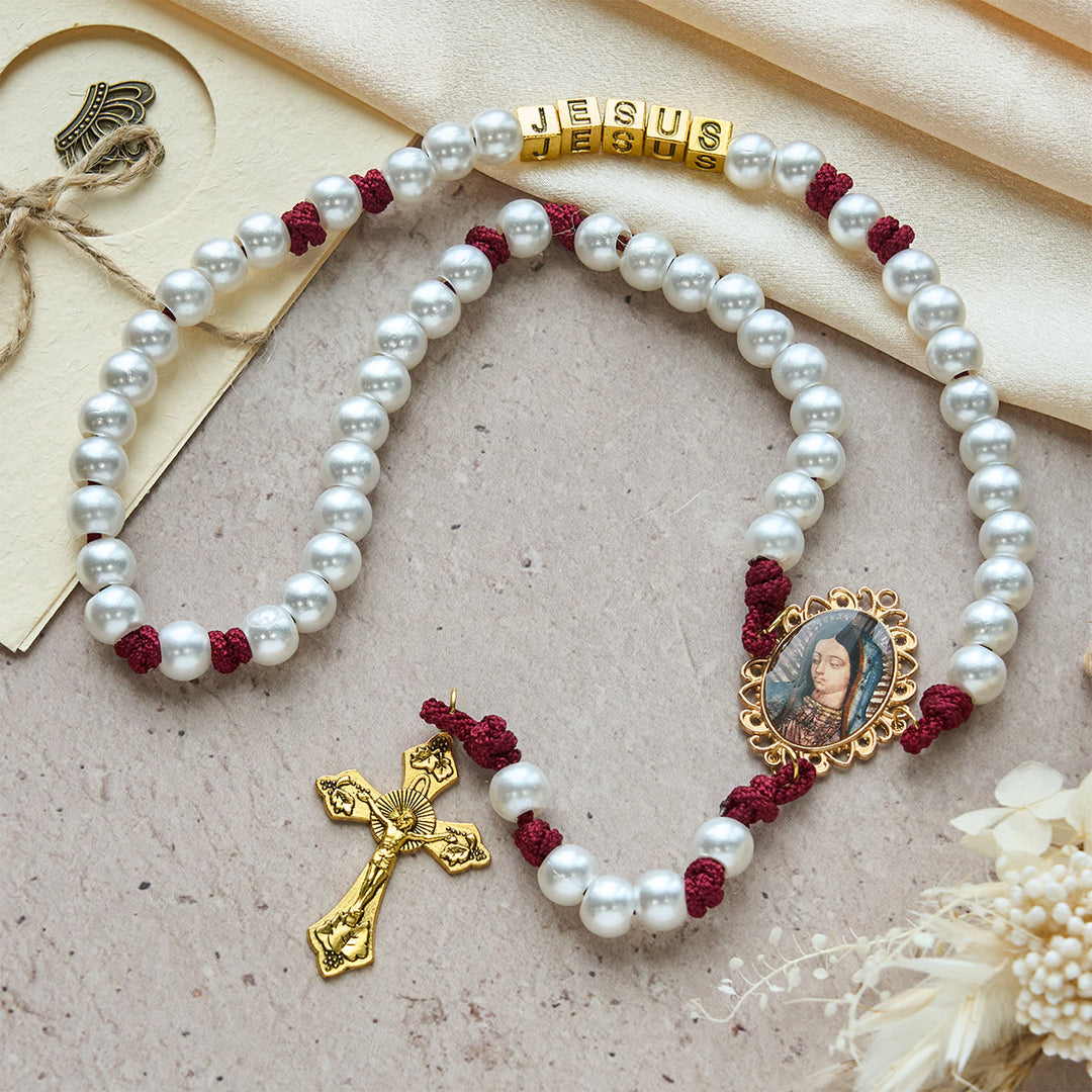 Christianartworkshop Eleganter weißer Rosenkranz nach Maß mit burgunderrotem Paracord und personalisierten JESUS-Buchstaben - image 4
