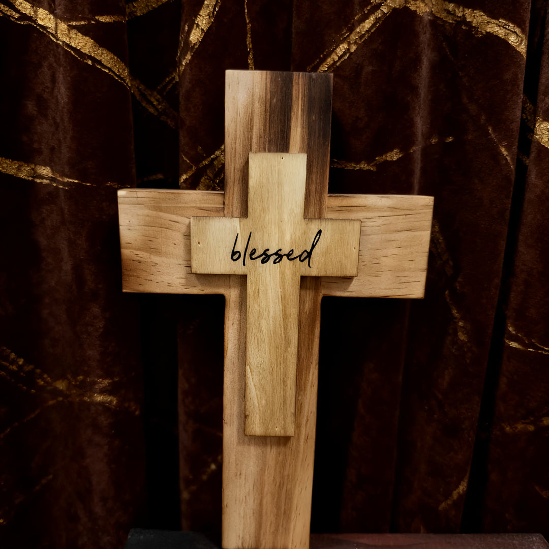 Christianartworkshop Mehrschichtiges Holzkreuz mit dem Schriftzug „Blessed“: Verkörpern Sie Glauben und göttliche Gnade in Ihrer Wohndekoration - image 1