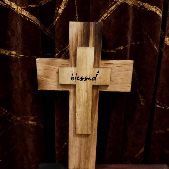 Christianartworkshop Mehrschichtiges Holzkreuz mit dem Schriftzug „Blessed“: Verkörpern Sie Glauben und göttliche Gnade in Ihrer Wohndekoration - image 1
