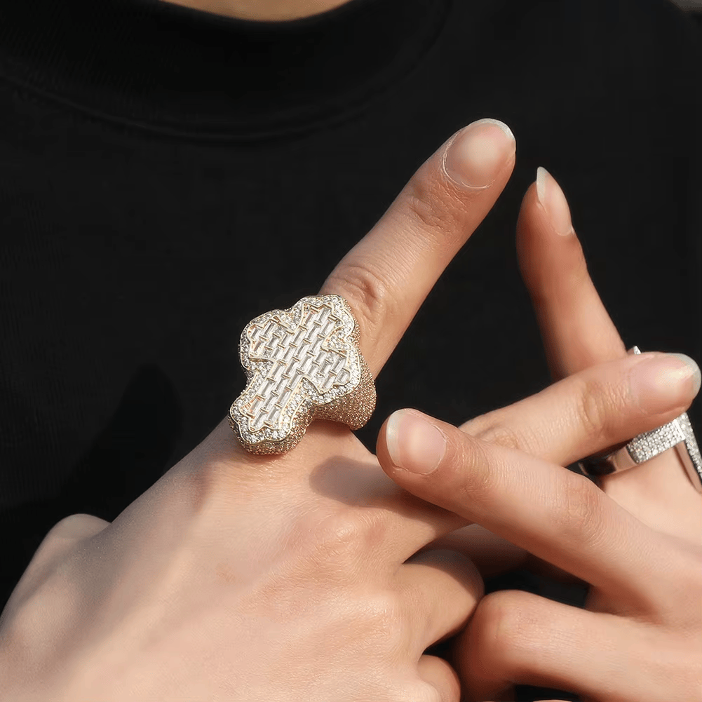 Christianartworkshop Pave Cross Ring: Sakrale Eleganz & Andachtsvoller Glamour - Golden - US 10 - image 0
