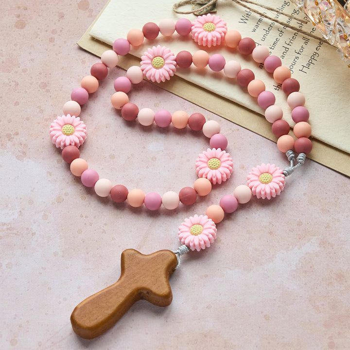 Christianartworkshop Kinderrosenkranz aus Silikon, rosa Gänseblümchen, mit Holzkreuz - image 3