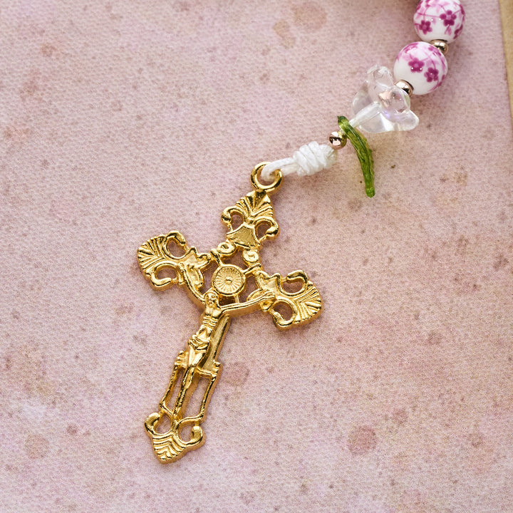 Rosenkranz aus Porzellan mit Lilienmotiven von Christianartworkshop: Andacht in voller Blüte & spirituelle Nahrung - image 8
