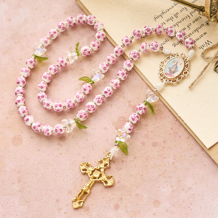 Rosenkranz aus Porzellan mit Lilienmotiven von Christianartworkshop: Andacht in voller Blüte & spirituelle Nahrung - image 4