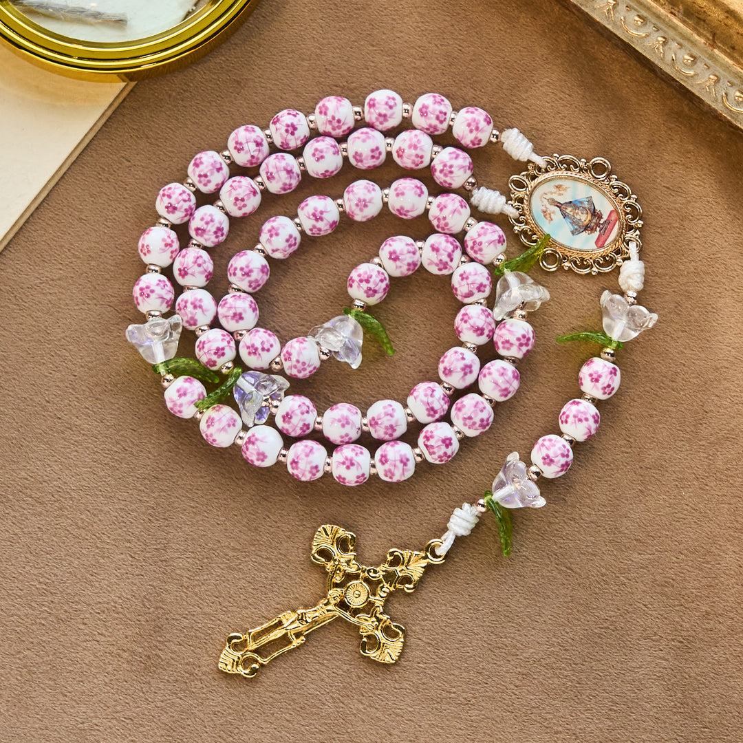 Rosenkranz aus Porzellan mit Lilienmotiven von Christianartworkshop: Andacht in voller Blüte & spirituelle Nahrung - image 6