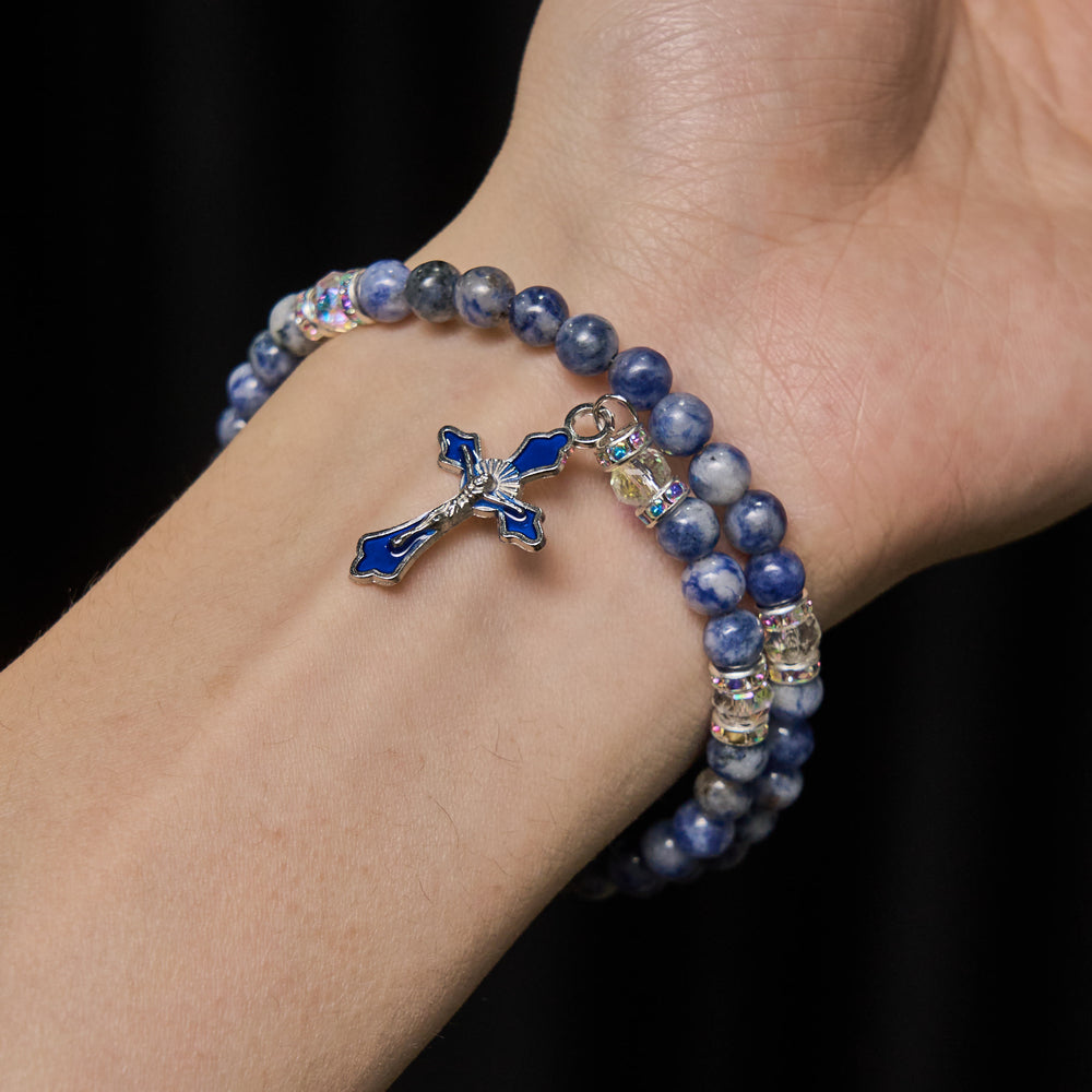 Christianartworkshop Rosenkranzarmband aus blauem Stein mit Erinnerungsdraht an die Heilige Familie - image 1