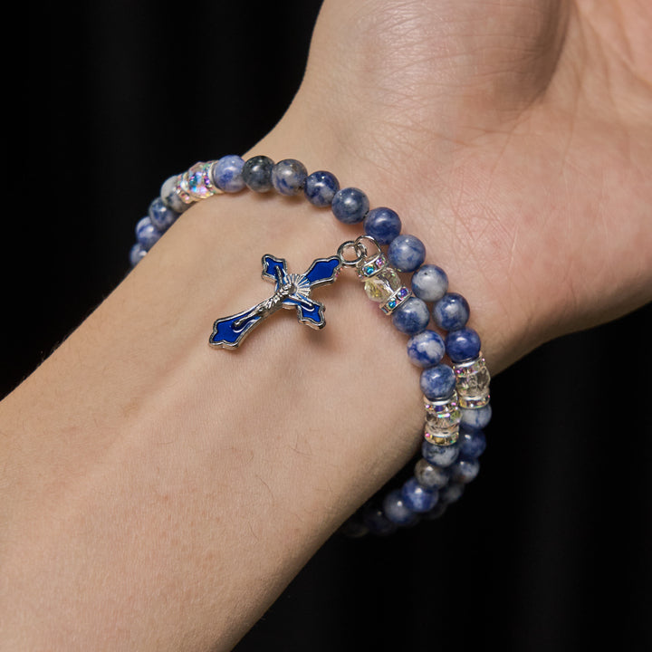 Christianartworkshop Rosenkranzarmband aus blauem Stein mit Erinnerungsdraht an die Heilige Familie - image 1
