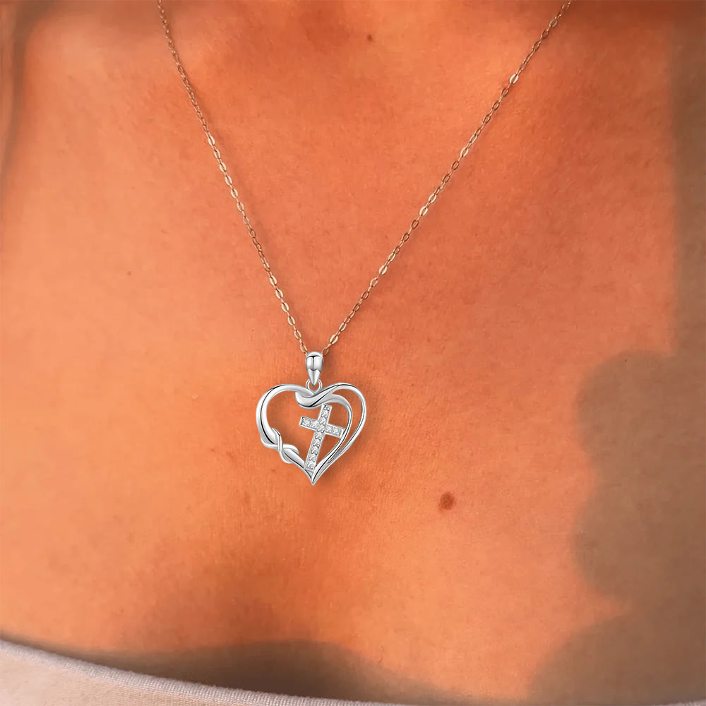 Christianartworkshop Herz- und Kreuzkette: Hingabe und zeitlose Eleganz - image 1