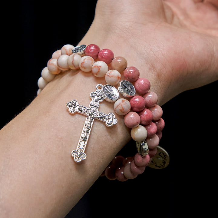 Christianartworkshop Rosenkranzarmband aus Rosenholz mit matter Webstein-Memory-Draht-Optik und Marienmedaillen - image 1