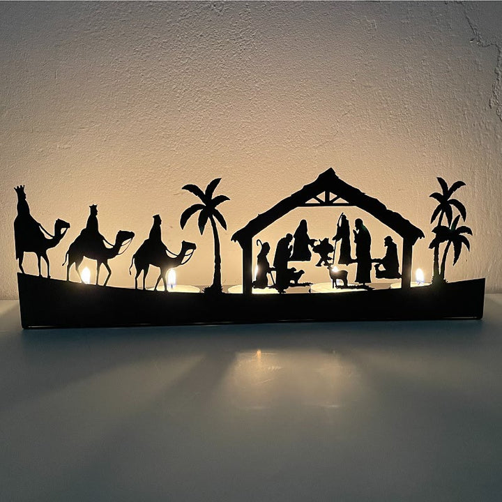 Christianartworkshop Kerzenhalter in Form einer Krippe aus Eisen: Leuchtende Krippenszene & Weihnachtsdekoration - Metall-Kerzenständer-1 - image 0