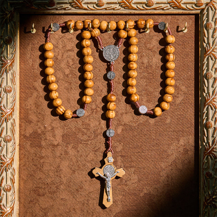 Perlenrosenkranz mit St.-Benedikt-Medaille von Christianartworkshop: Zarter Glaube für Momente des Gebets - image 1