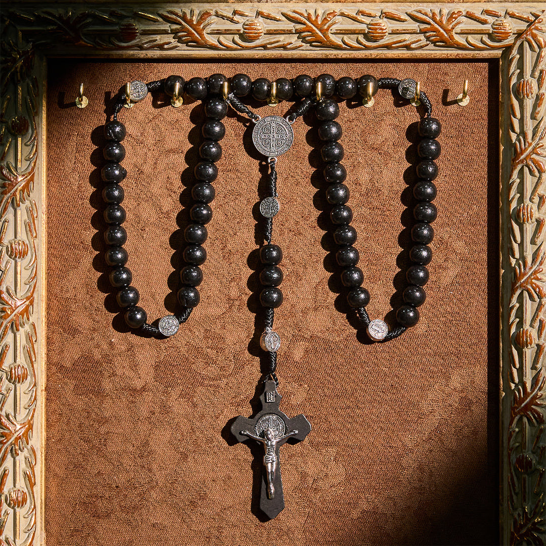 Perlenrosenkranz mit St.-Benedikt-Medaille von Christianartworkshop: Zarter Glaube für Momente des Gebets - image 9