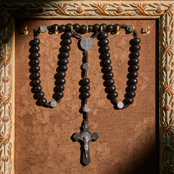 Perlenrosenkranz mit St.-Benedikt-Medaille von Christianartworkshop: Zarter Glaube für Momente des Gebets - image 9
