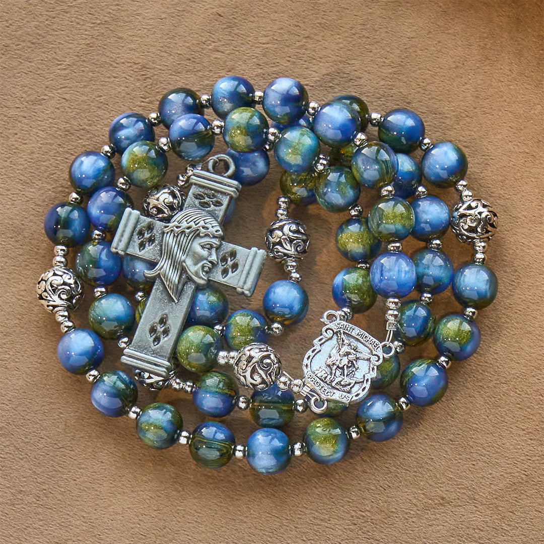 Christianartworkshop: Aufwendig verzierter Rosenkranz mit dem Heiligen Michael und Kreuz: Stille Gewissheit für das Gebet - St. Michael & Kreuz - image 0