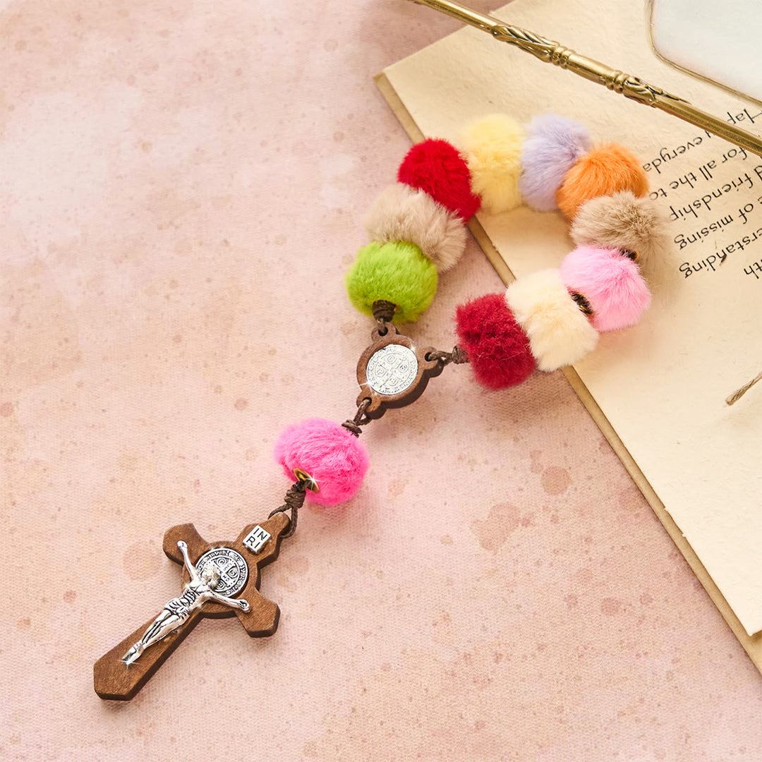 Christianartworkshop Bunter, flauschiger Pompon-Taschenrosenkranz: Ein sanftes und herzliches Glaubensgeschenk - Flauschige Pomponperlen - image 0