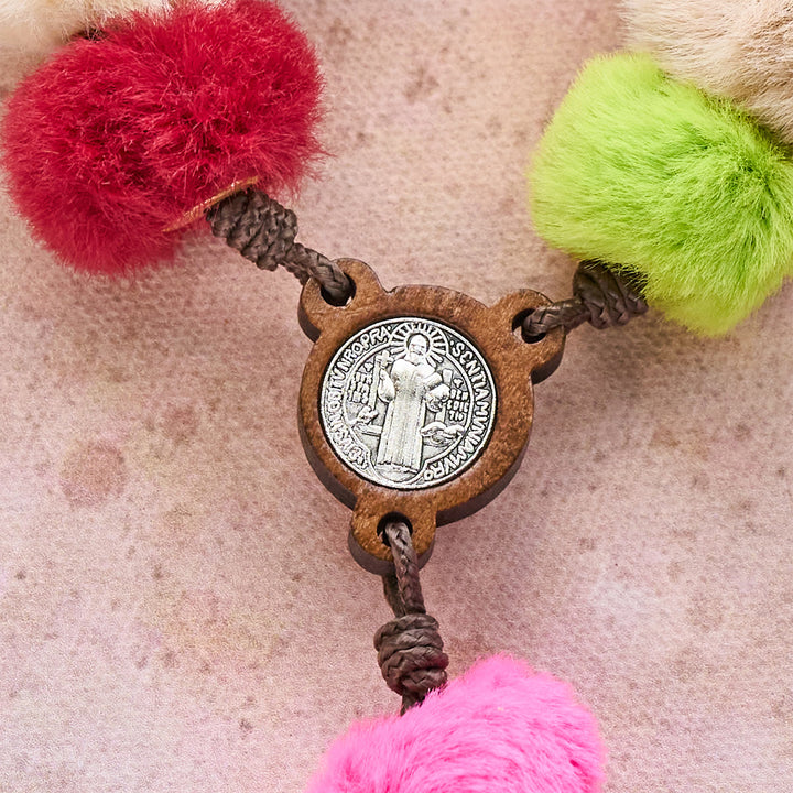 Christianartworkshop Bunter, flauschiger Pompon-Taschenrosenkranz: Ein sanftes und herzliches Glaubensgeschenk - image 5