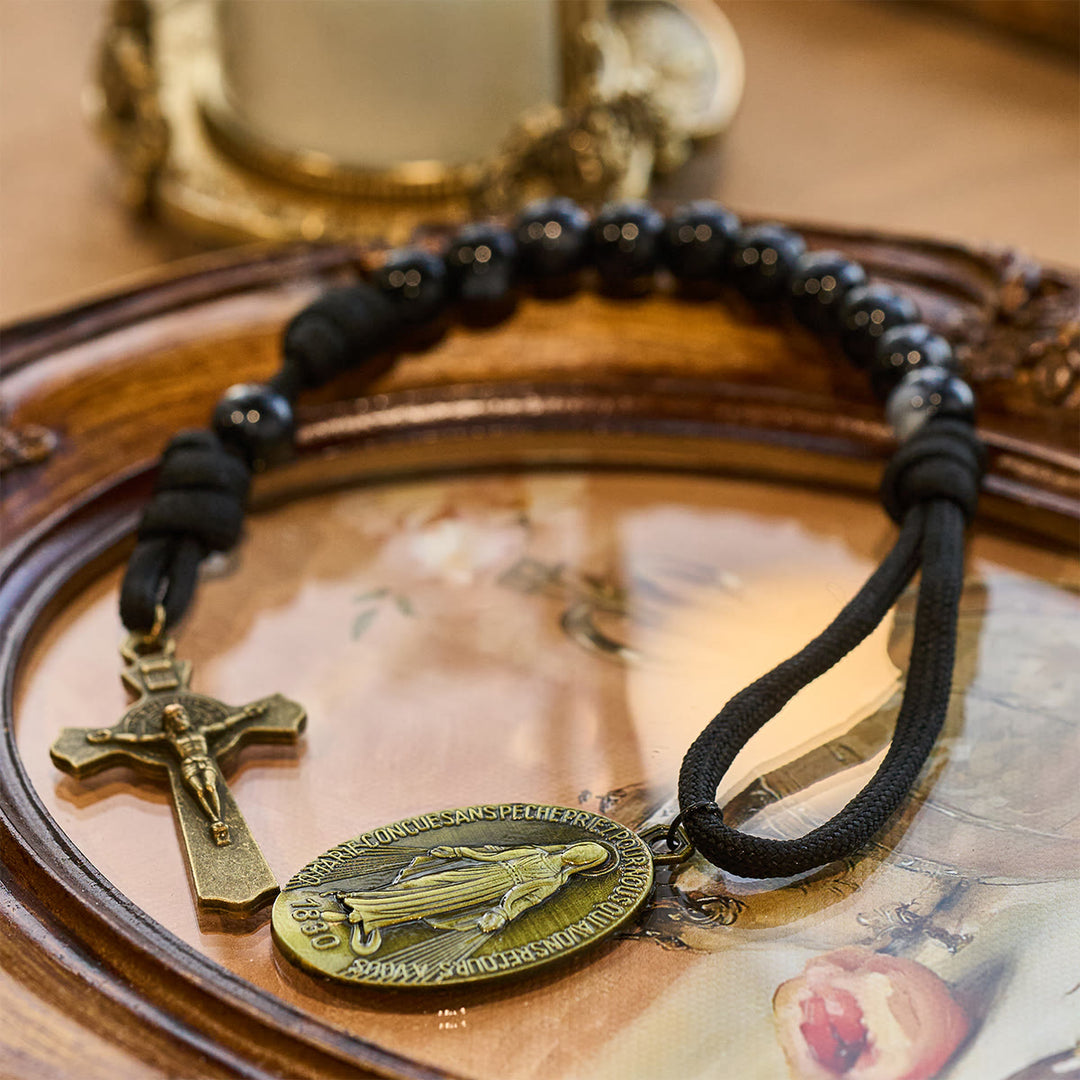 Christianartworkshop Klassischer schwarzer tragbarer Rosenkranz mit bronzenem Marienkreuz - Unsere Liebe Frau und das Kreuz - image 0
