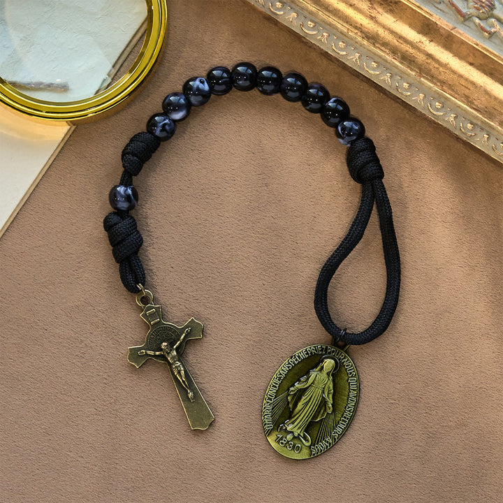 Christianartworkshop Klassischer schwarzer tragbarer Rosenkranz mit bronzenem Marienkreuz - image 2