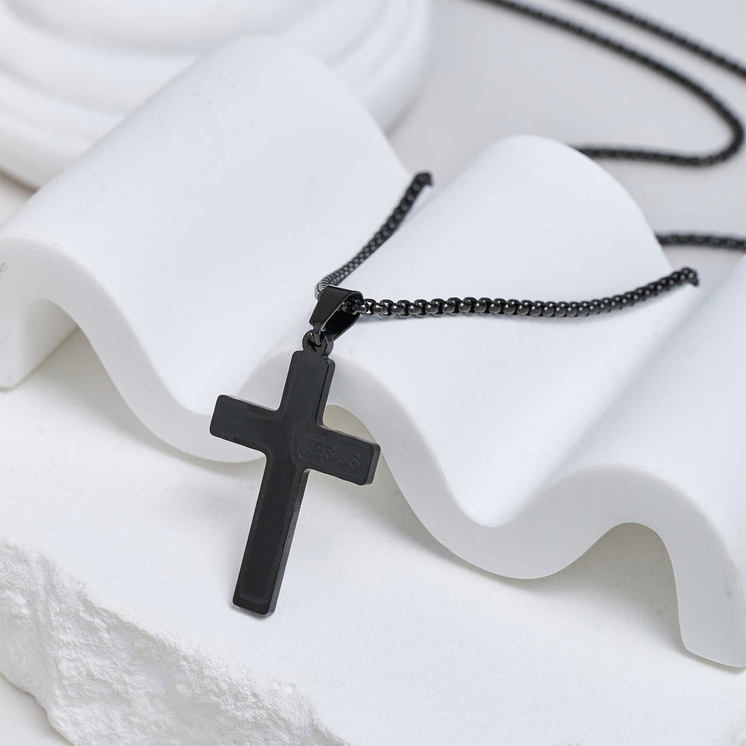 Minimalistische Kreuzkette mit „JESUS“-Detail von Christianartworkshop: Schlichter Ausdruck des Glaubens - image 10