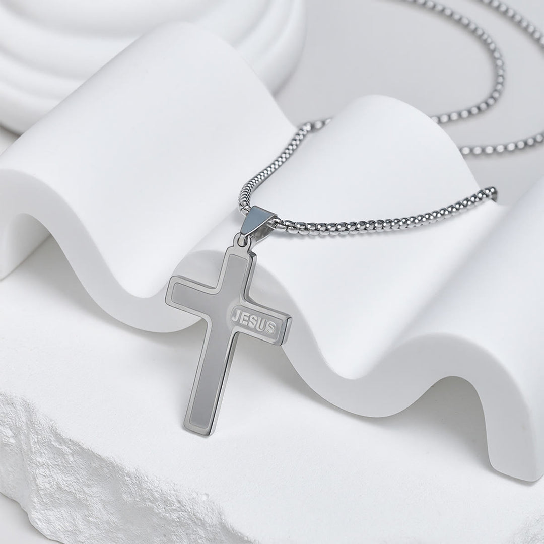 Minimalistische Kreuzkette mit „JESUS“-Detail von Christianartworkshop: Schlichter Ausdruck des Glaubens - image 2
