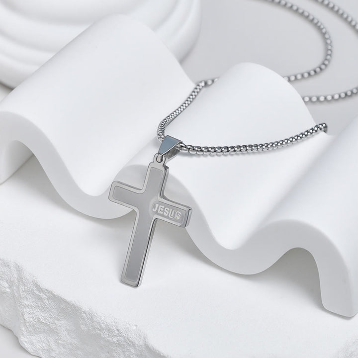 Minimalistische Kreuzkette mit „JESUS“-Detail von Christianartworkshop: Schlichter Ausdruck des Glaubens - image 2