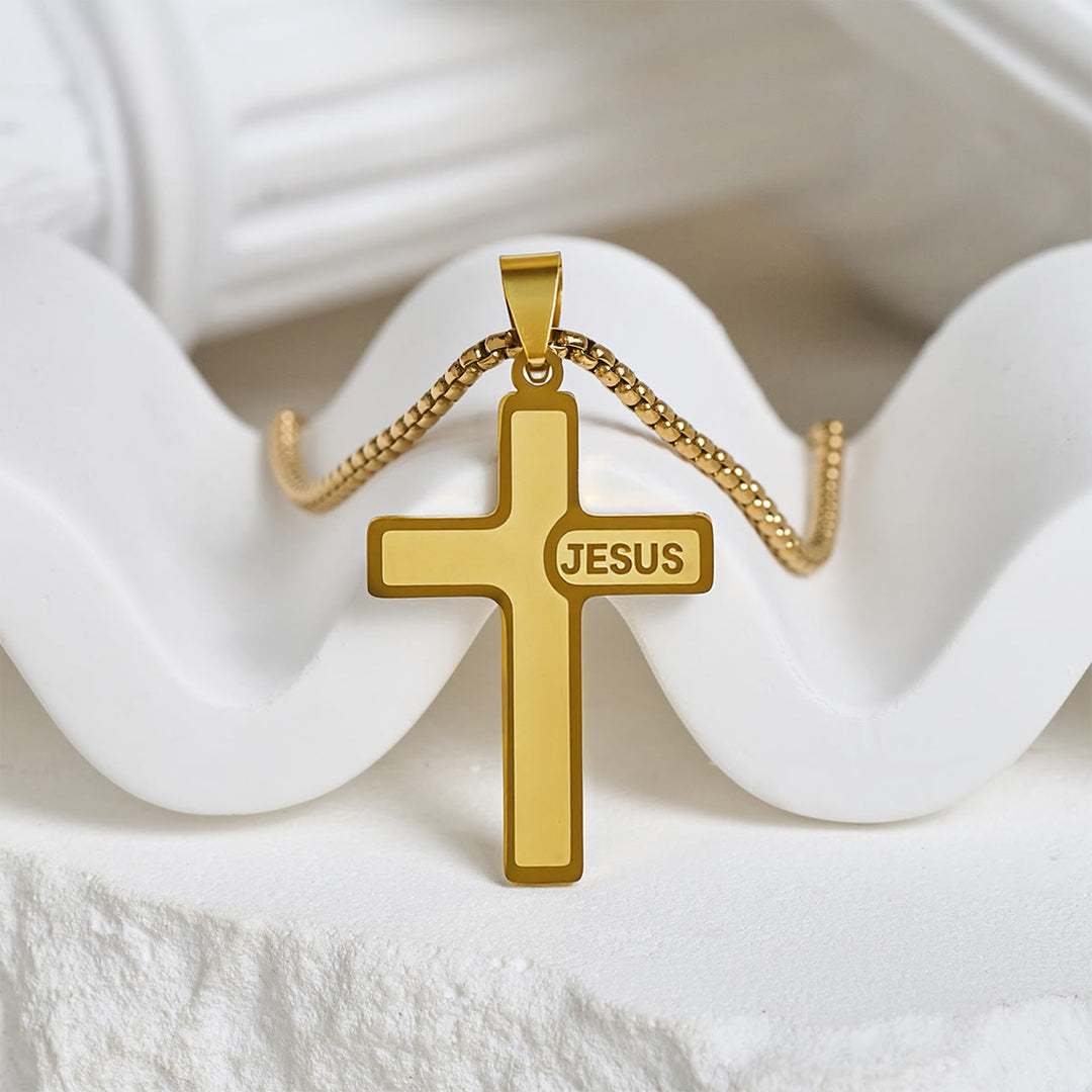 Minimalistische Kreuzkette mit „JESUS“-Detail von Christianartworkshop: Schlichter Ausdruck des Glaubens - Golden - image 4