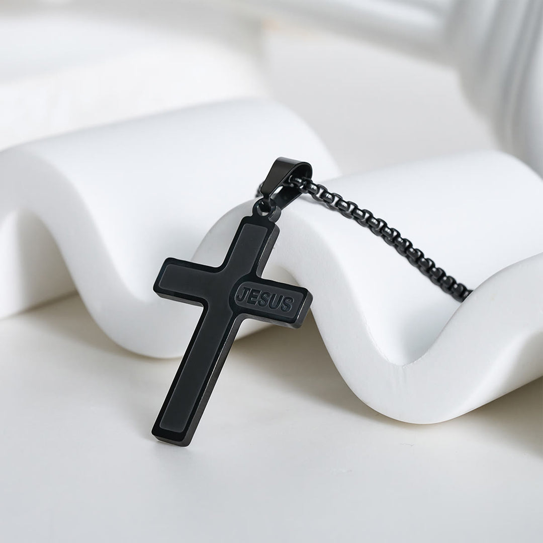 Minimalistische Kreuzkette mit „JESUS“-Detail von Christianartworkshop: Schlichter Ausdruck des Glaubens - image 9