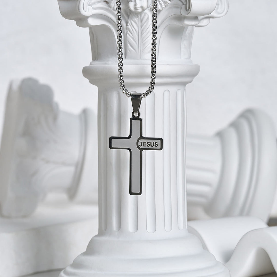 Minimalistische Kreuzkette mit „JESUS“-Detail von Christianartworkshop: Schlichter Ausdruck des Glaubens - image 3