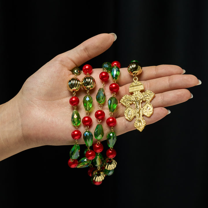 Christianartworkshop Vergebungskreuz geschmückter Weihnachtsrosenkranz: Treuer Begleiter & festliche Dekoration - image 1
