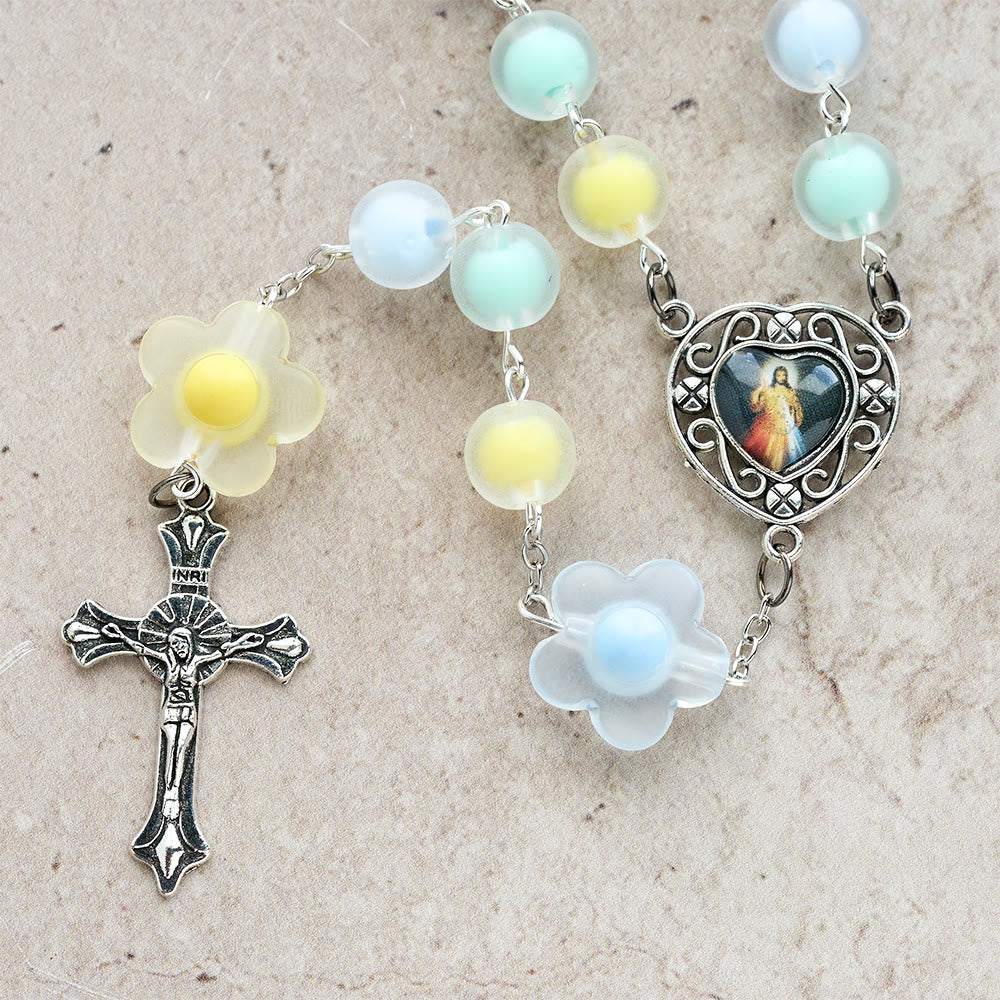 Christianartworkshop Pastellfarbener Osterrosenkranz mit Blumenmuster und Jesusherz-Medaille: Gebetsperlen als Frühlingsgeschenk - image 10