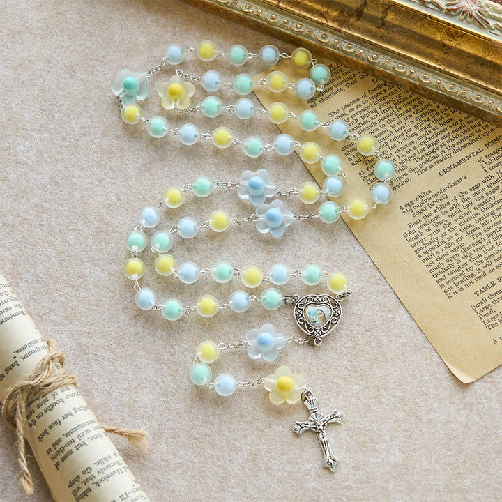 Christianartworkshop Pastellfarbener Osterrosenkranz mit Blumenmuster und Jesusherz-Medaille: Gebetsperlen als Frühlingsgeschenk - Blumenrosenkranz - image 0