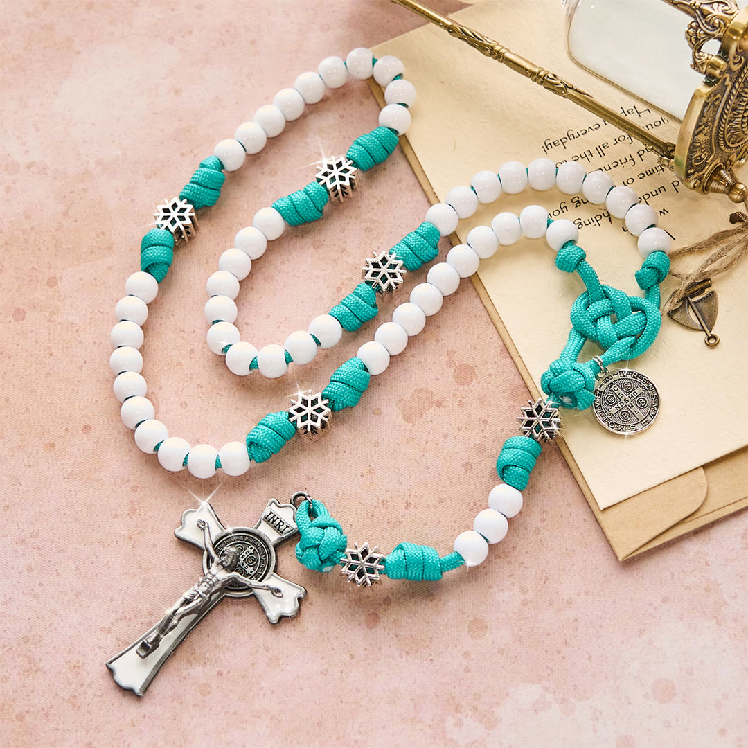 Christianartworkshop Winterweißer Paracord-Rosenkranz mit Schneeflockenmotiven und Kreuzigung des Heiligen Christus - image 5