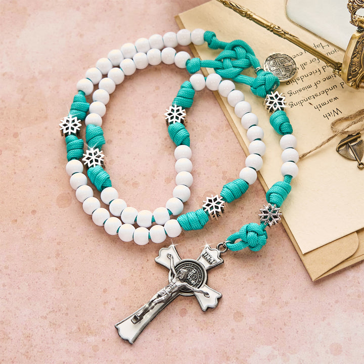 Christianartworkshop Winterweißer Paracord-Rosenkranz mit Schneeflockenmotiven und Kreuzigung des Heiligen Christus - image 4