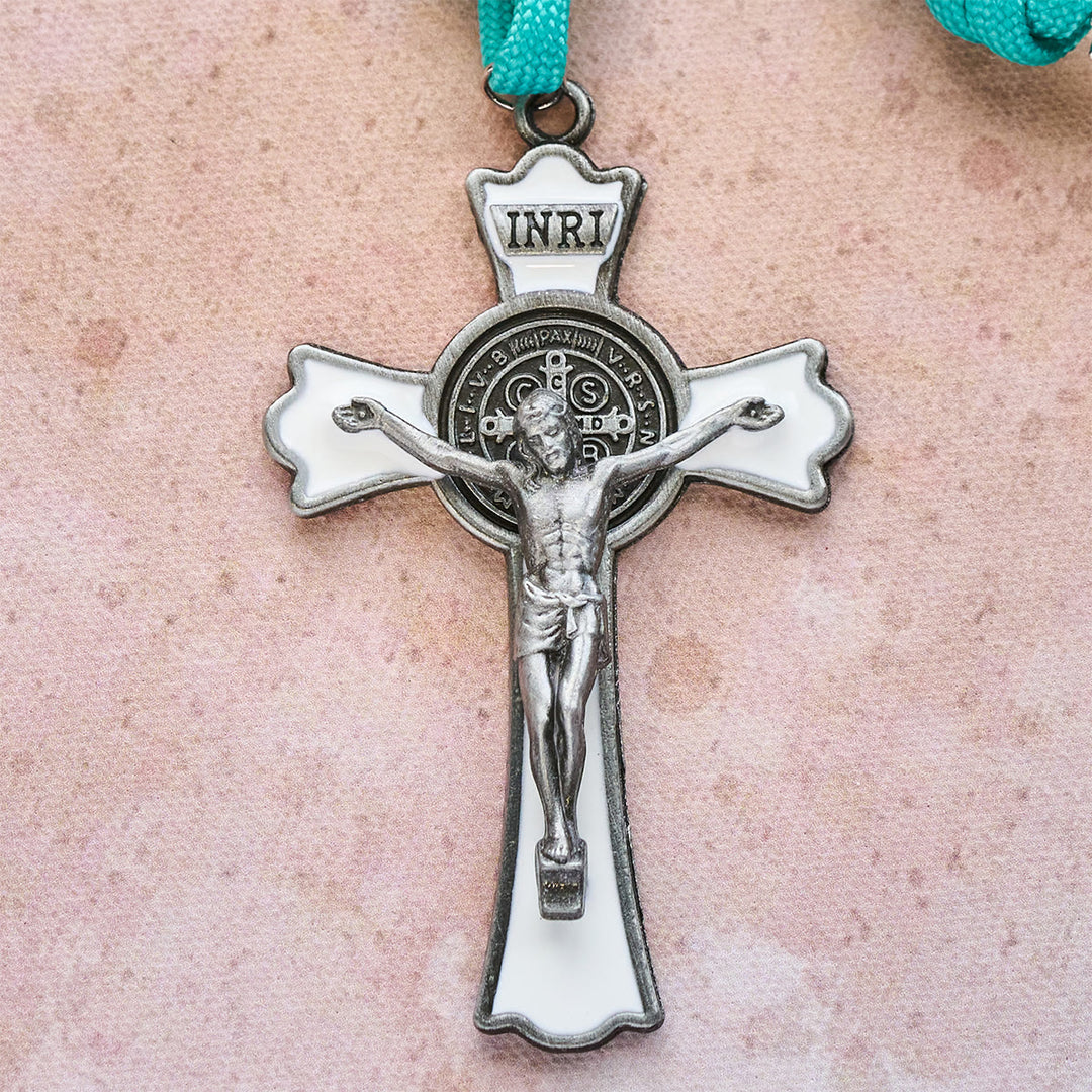 Christianartworkshop Winterweißer Paracord-Rosenkranz mit Schneeflockenmotiven und Kreuzigung des Heiligen Christus - image 8