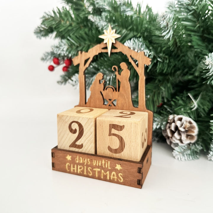 Christliche Weihnachtsdekoration aus Bausteinen: Gemütliches Tischgesteck für den Countdown - image 1
