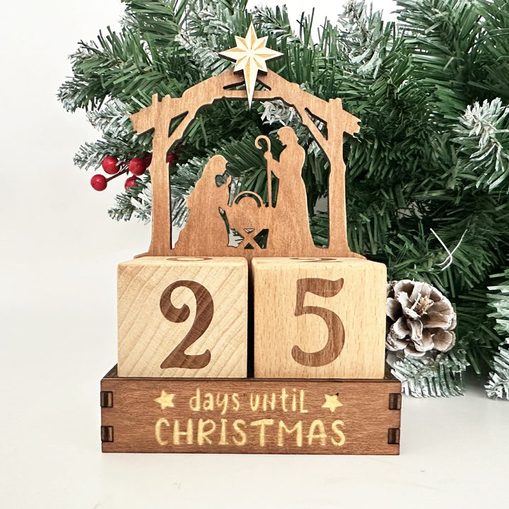 Christliche Weihnachtsdekoration aus Bausteinen: Gemütliches Tischgesteck für den Countdown - Weihnachtskalender - image 0