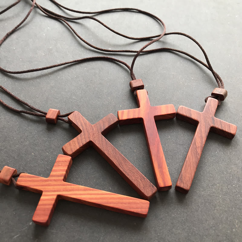Christianartworkshop Kreuzkette aus rotem und grünem Sandelholz – Symbol des Segens mit natürlicher Maserung - image 4