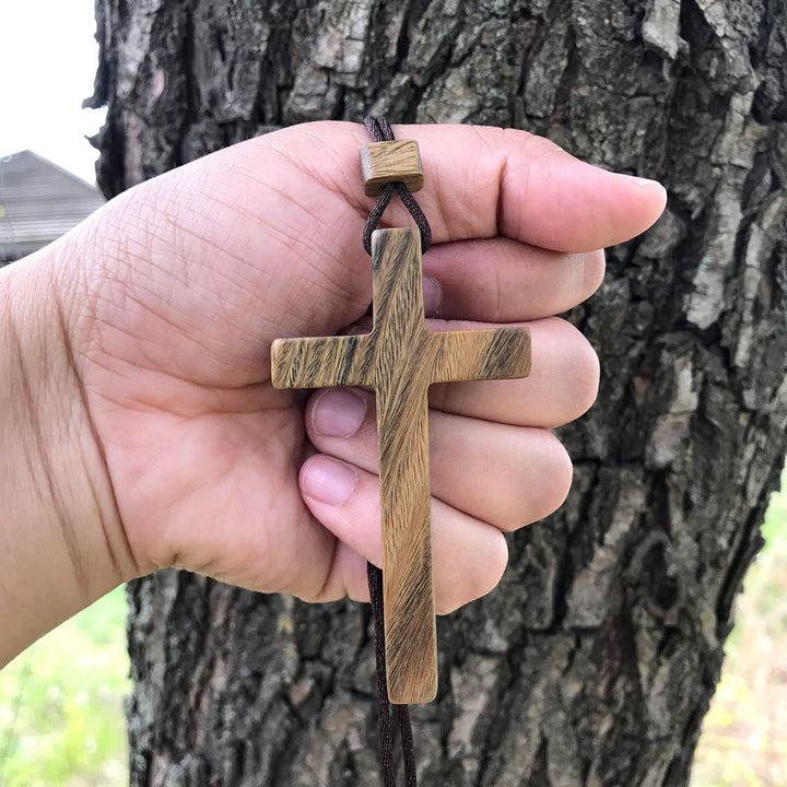 Christianartworkshop Kreuzkette aus rotem und grünem Sandelholz – Symbol des Segens mit natürlicher Maserung - Grün - image 0