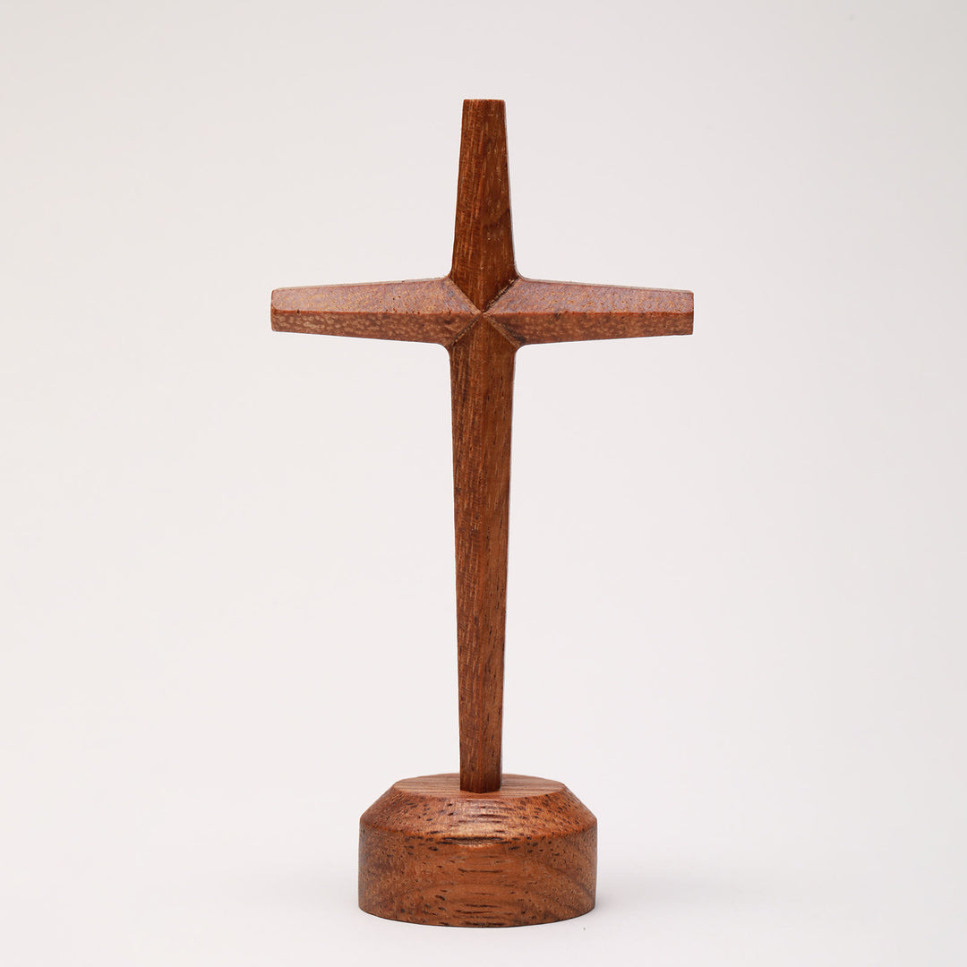 Christianartworkshop Rustikal-modernes Merbau-Kreuz auf Ständer — Ein stilles Symbol des Segens - Klein - image 5