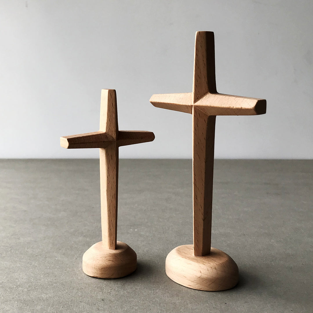Christianartworkshop Rustikal-modernes Merbau-Kreuz auf Ständer — Ein stilles Symbol des Segens - image 3