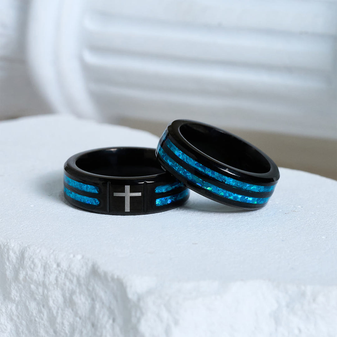 Christianartworkshop Moderner Titanstahl-Kreuzring mit laserblauer Einlage: Ruhe im blauen Licht Christi - image 6