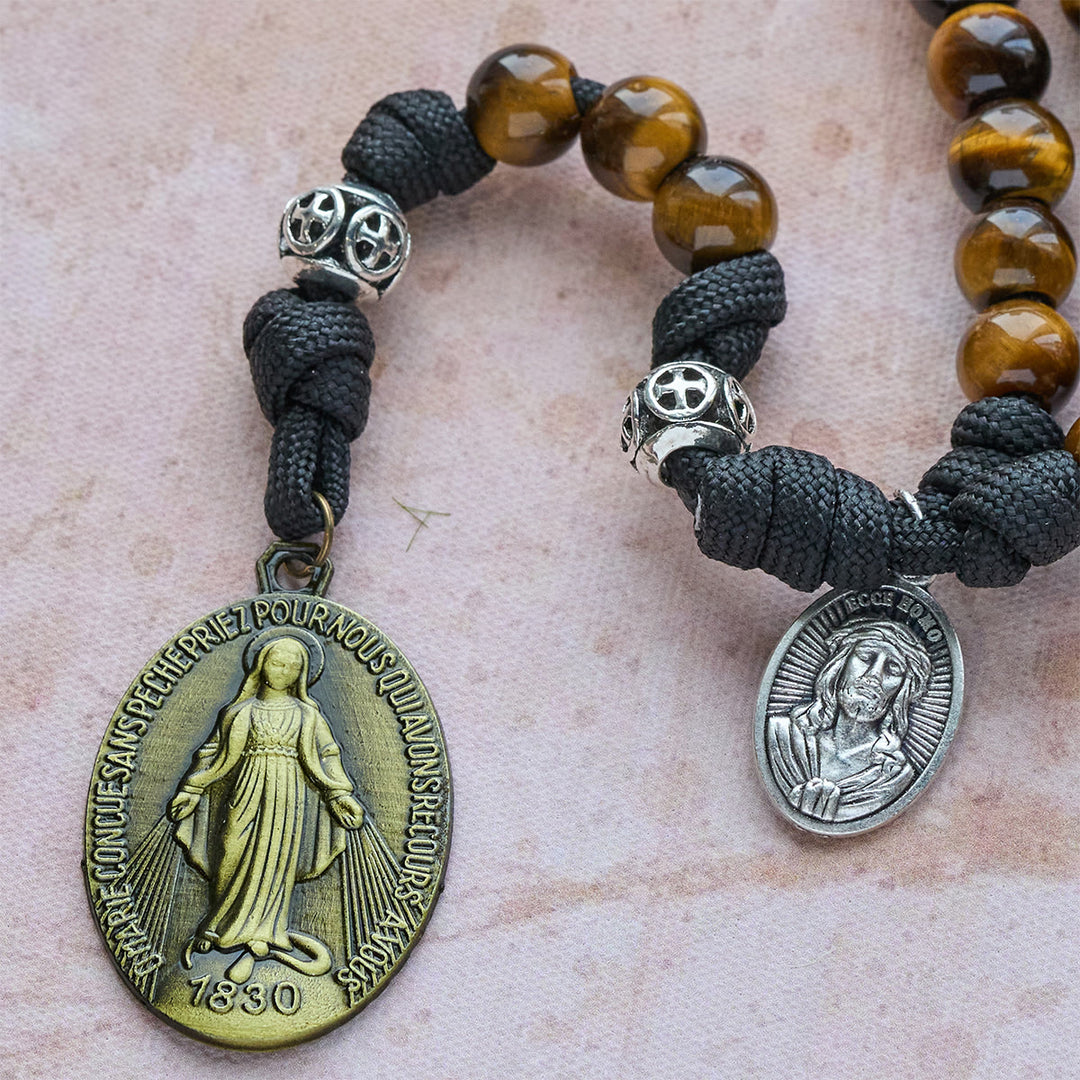 Christianartworkshop Rosenkranz „Unsere Liebe Frau im Mittelpunkt“ aus Paracord: Tigeraugenperlen & Zeitlose Medaille „Gnade“ - image 8