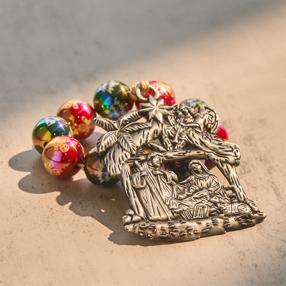 Christianartworkshop 3-teiliger Weihnachtsrosenkranz mit Krippenmotiv: Weihnachtliche Glitzerperlen & einzigartige Anhänger mit Geburtsszene - image 6