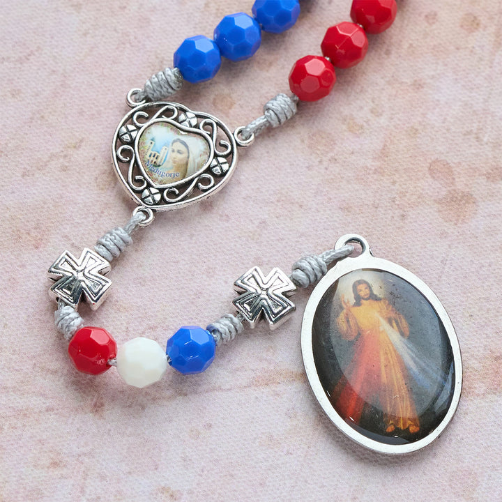 Christianartworkshop Patriotischer dreifarbiger Andachtsrosenkranz mit der Heiligen Medaille Unserer Lieben Frau und der Göttlichen Barmherzigkeit - image 8