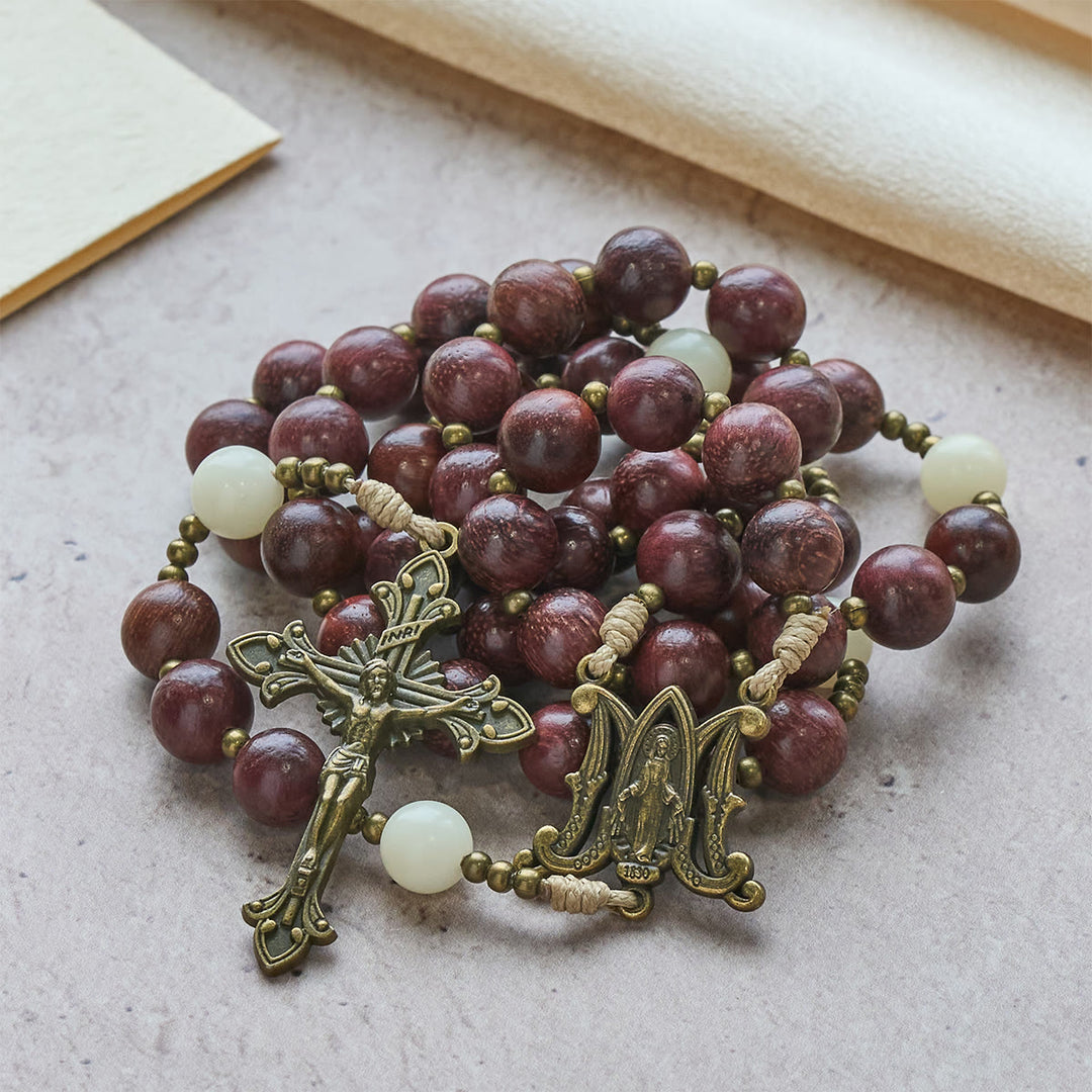 Christianartworkshop Rosenkranz aus natürlichem Perillaholz mit antikem Messingkreuz: Glaube in natürlicher Wärme vereinen - image 6