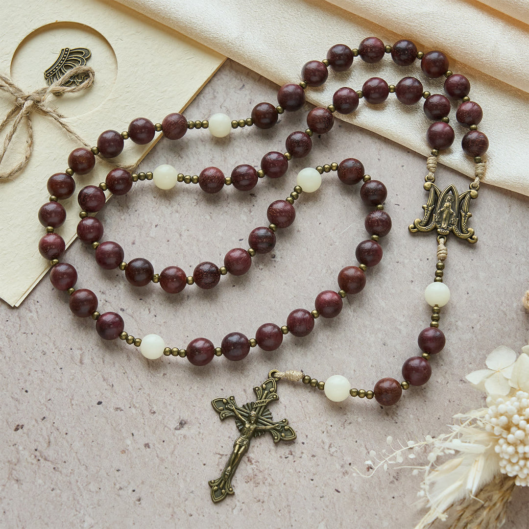 Christianartworkshop Rosenkranz aus natürlichem Perillaholz mit antikem Messingkreuz: Glaube in natürlicher Wärme vereinen - image 2