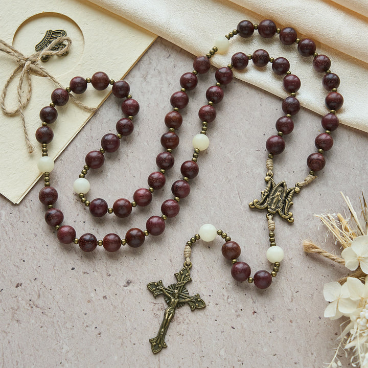 Christianartworkshop Rosenkranz aus natürlichem Perillaholz mit antikem Messingkreuz: Glaube in natürlicher Wärme vereinen - image 3